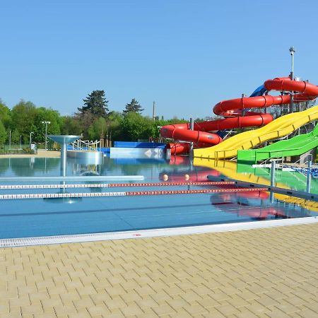Вилла House With The Pool And Fenced Garden Hnanice  Экстерьер фото