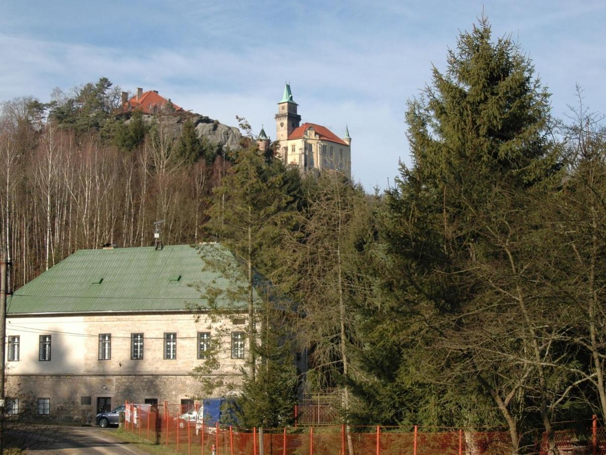 Вилла House With The Pool And Fenced Garden Hnanice  Экстерьер фото