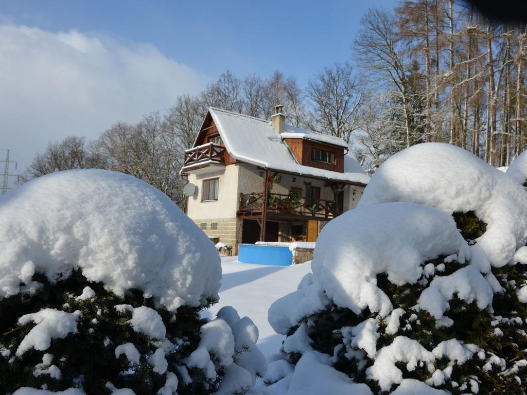 Вилла House With The Pool And Fenced Garden Hnanice  Экстерьер фото